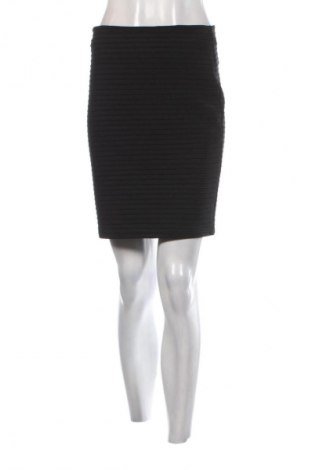 Пола Mango, Размер M, Цвят Черен, Цена 2,55 €