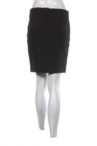 Пола Mango, Размер M, Цвят Черен, Цена 2,55 €