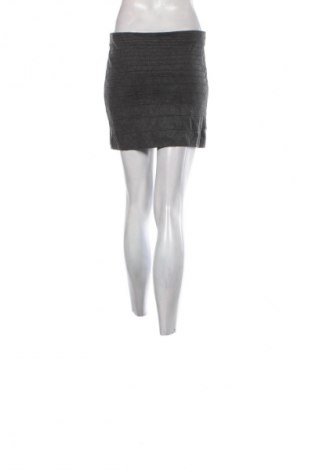 Пола Promod, Размер S, Цвят Сив, Цена 2,04 €