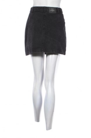 Пола Stradivarius, Размер S, Цвят Черен, Цена 6,93 €