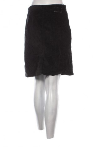 Пола Unbranded, Размер M, Цвят Черен, Цена 2,04 €