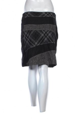 Spódnica Yessica, Rozmiar M, Kolor Kolorowy, Cena 7,99 zł