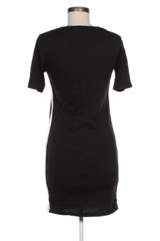 Sukienka Distrikt Norrebro, Rozmiar M, Kolor Czarny, Cena 9,99 zł