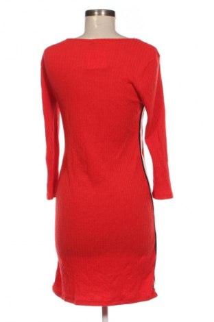 Рокля Gina Tricot, Размер M, Цвят Червен, Цена 2,55 €