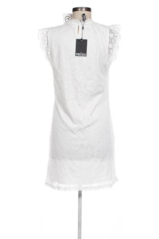 Kleid Pieces, Größe M, Farbe Weiß, Preis 46,99 €