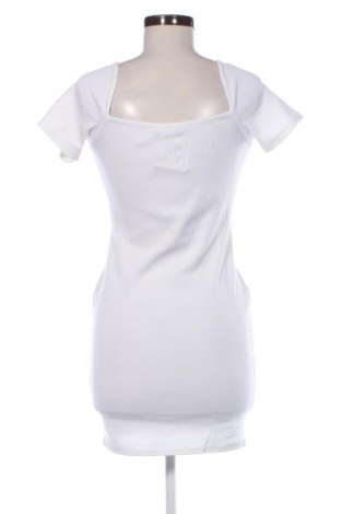 Šaty  Pretty Little Thing, Velikost M, Barva Bílá, Cena  210,00 Kč