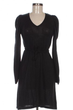 Šaty  Sisley, Velikost M, Barva Černá, Cena  419,00 Kč